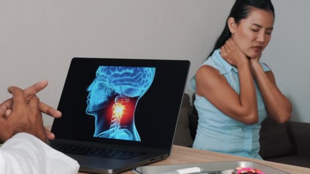 Doctor Showing Ray Pain Neck Laptop Woman Patient Migraine Headache — Vídeo de Stock