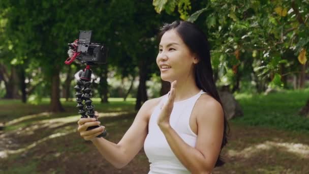 Smiling Woman Recording Video Camera Vlog Social Media High Quality — Vídeo de Stock