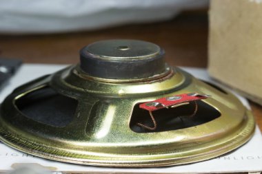 Sığ keskinlikte YD 103-13 yakın çekim hoparlörü