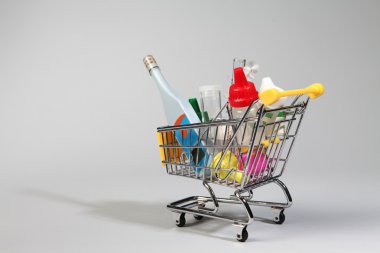 Labaratuar donanımları ile dolu kamyon