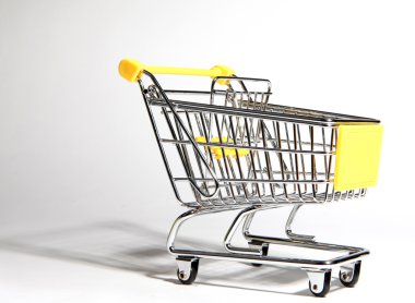 mağazada alışveriş sepeti boş