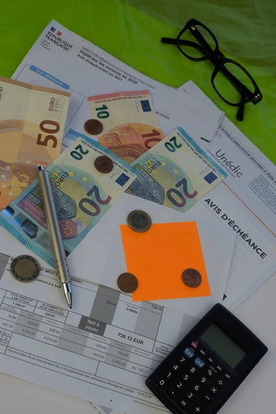 Композиція Тему Звинувачень Податків Боргів Євро Банкнотами Калькулятором — стокове фото