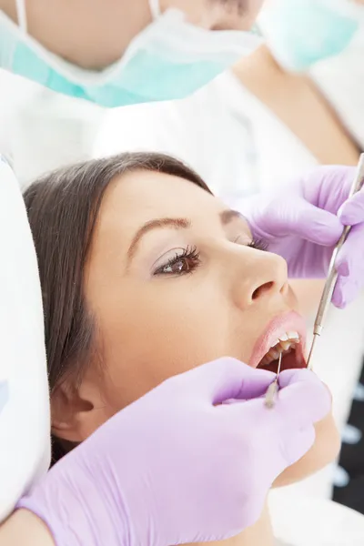 Donna dal dentista — Foto Stock