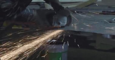 Açı öğütücü çelik kesimi