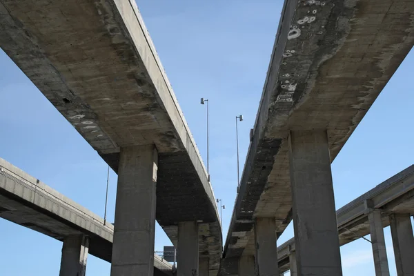 都市高速道路の高架橋 — ストック写真