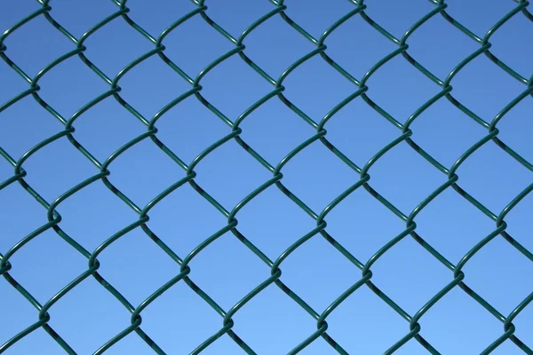 Groene ketting link hek — Stockfoto