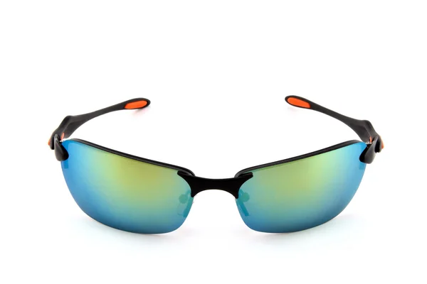 Óculos de sol desportivos no fundo branco — Fotografia de Stock