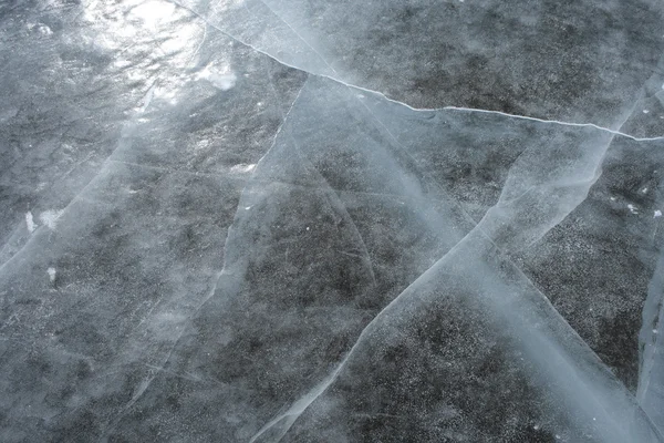 在碎的冰的表面反射的太阳 图库照片