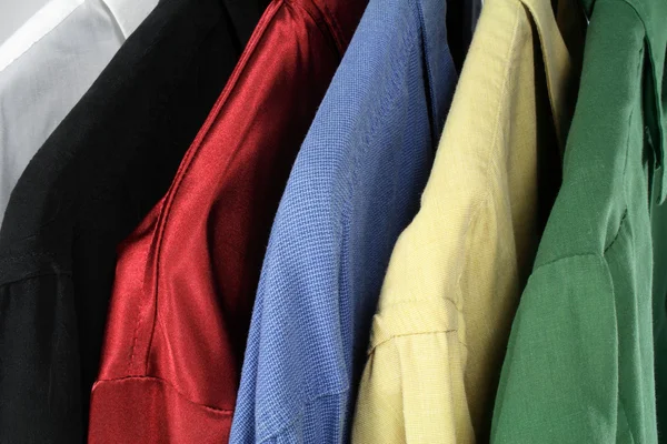 Primo piano di vestiti colorati — Foto Stock