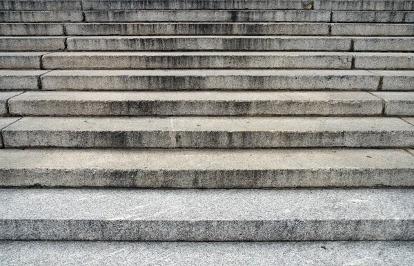 Grote stenen trappen — Stockfoto