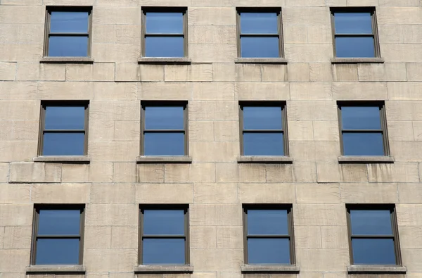 Fenêtres bleues d'un bâtiment moderne — Photo