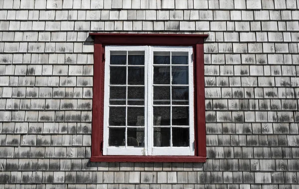 Okno starý venkovský dům — Stock fotografie