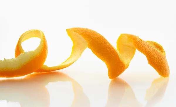 Bir portakal soyulmuş deri — Stok fotoğraf