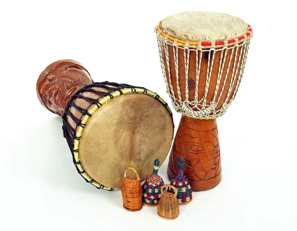 Djembe trummor och caxixi shakers — Stockfoto