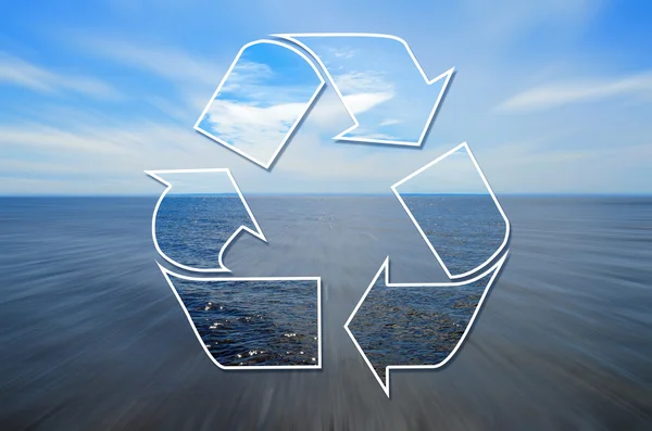 Clear vision of nature through a recycling sign — Stock Photo, Image