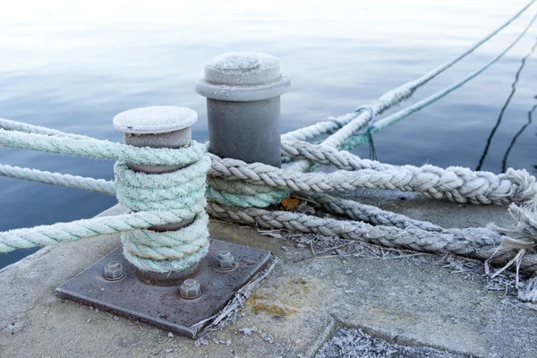 Bitts and mooring lines — Stock Photo, Image