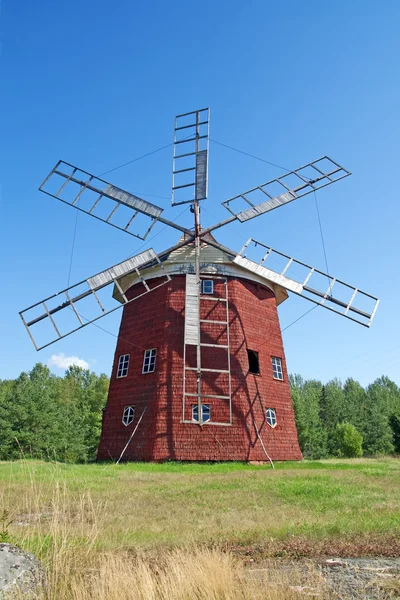 Starý dřevěný větrný mlýn — Stock fotografie