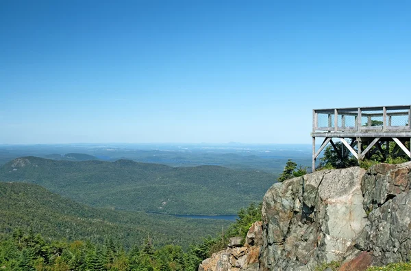 Punto di vista turistico su una montagna — Foto Stock