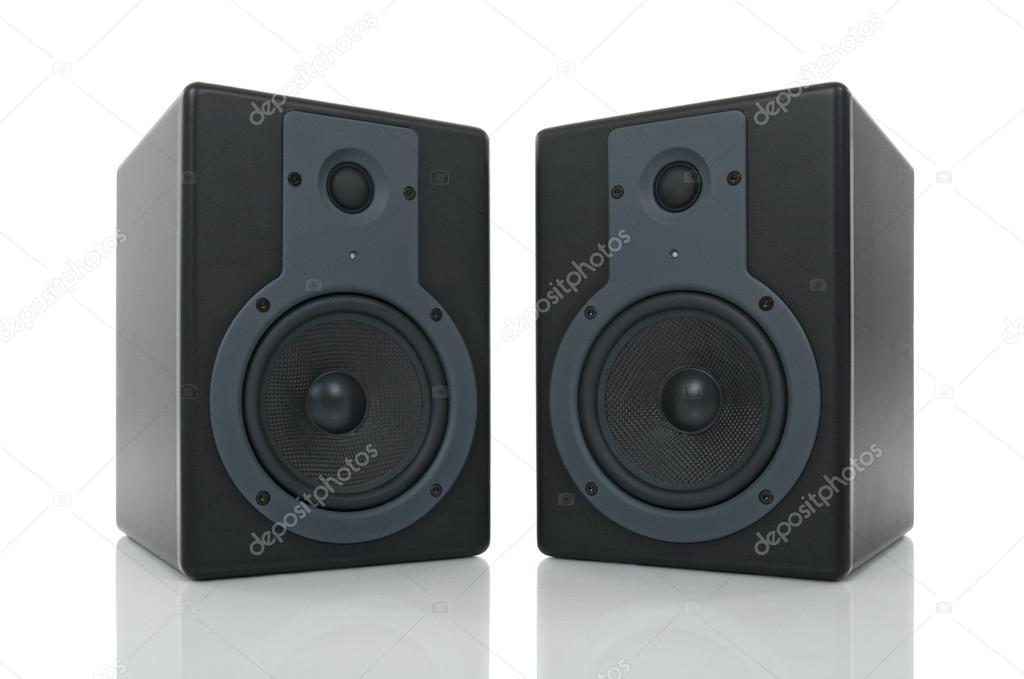 Pair of loud speakers with reflection