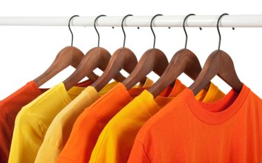 Sarı ve turuncu casual gömlek askıları