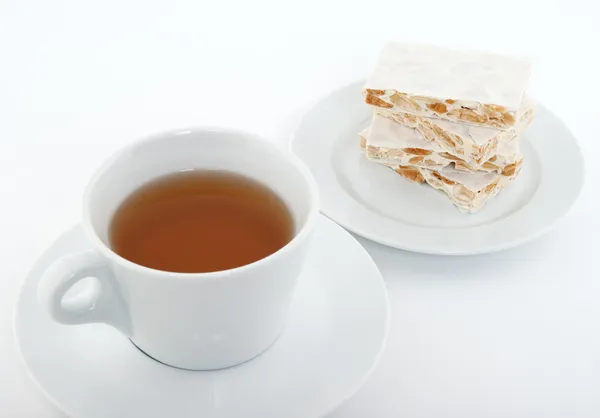 Kopje thee en Spaanse turron voor het dessert — Stockfoto