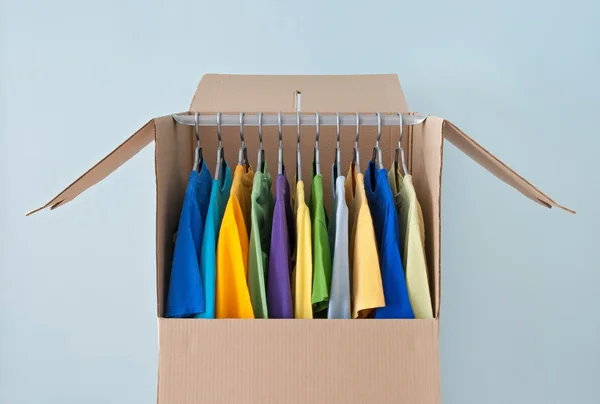 Bright clothing in a wardrobe box for easy moving — Stock Photo, Image