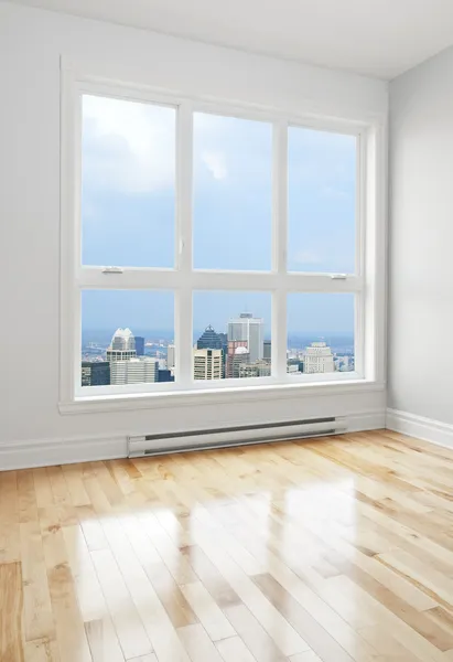 Centro visto a través de la ventana de una habitación — Foto de Stock