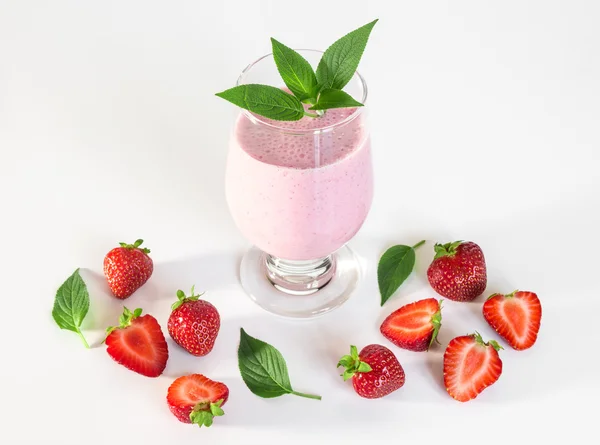 Batido de morango com hortelã — Fotografia de Stock