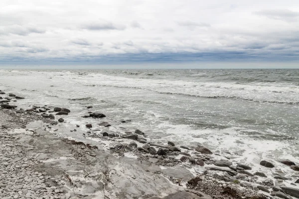 En nordisk havets klippiga kust — Stockfoto