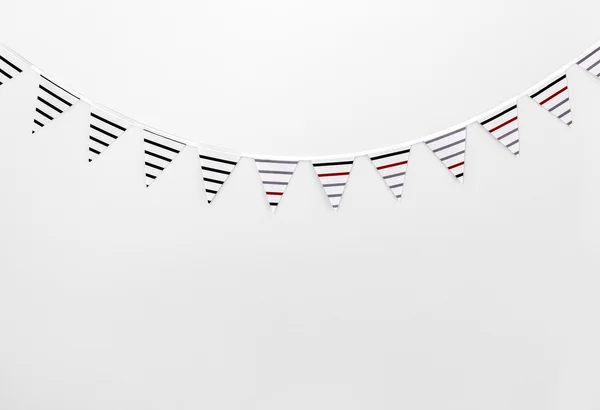 Bunting blanco y negro decorando una pared —  Fotos de Stock