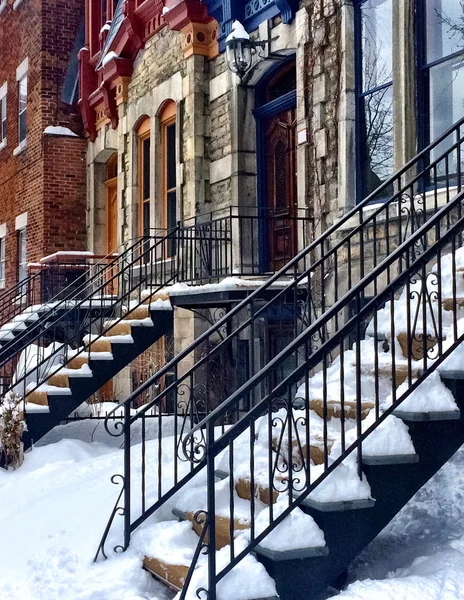 Färgglada radhus i montreal — Stockfoto