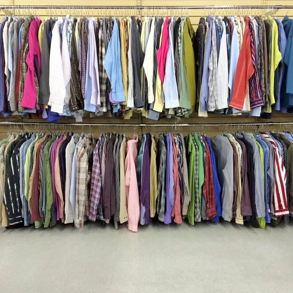 Colorful clothes in a second hand store — Stock Photo, Image