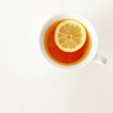 Beyaz limonlu çay fincan
