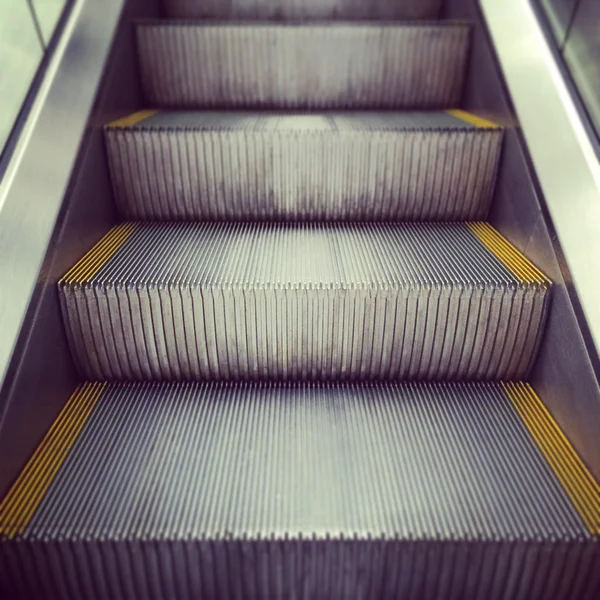 Rolltreppe nach oben — Stockfoto