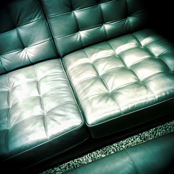 Sofá de couro brilhante — Fotografia de Stock