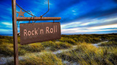 Straßenschild weist den Weg zum Rockn Roll