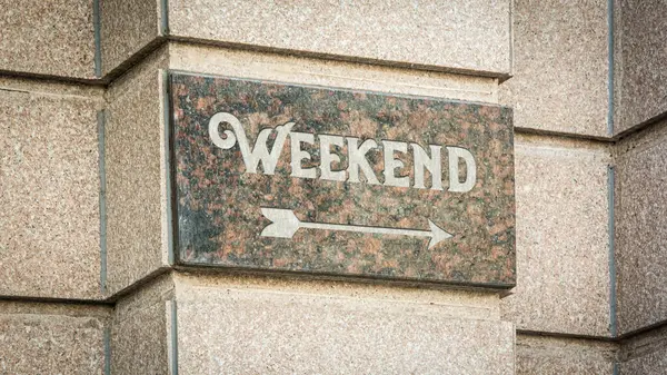 Straat Teken Richting Naar Het Weekend — Stockfoto