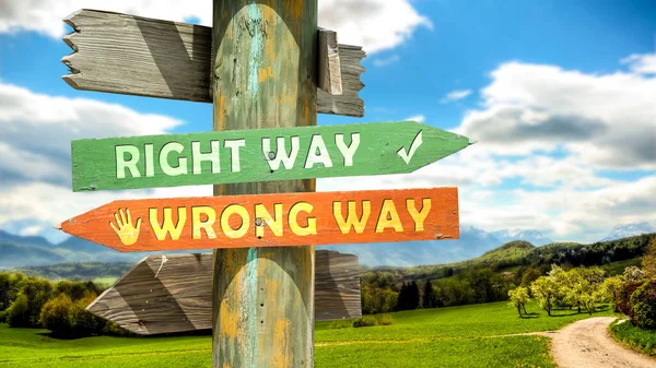 Уличный Знак Правильный Путь Против Неправильного — стоковое фото