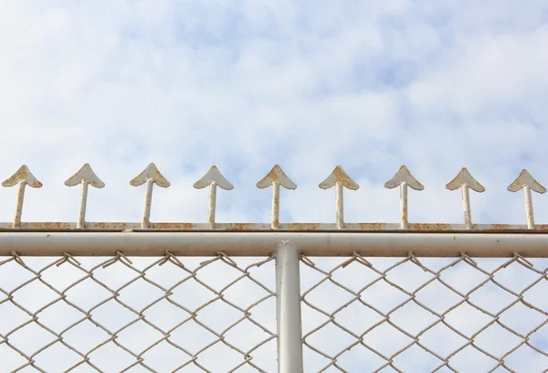 Fence with blue sky — Stock Photo, Image