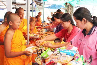 Genç rahip koordine ediliyor