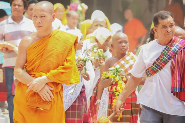 Jovem monge a ser ordenado — Fotografia de Stock