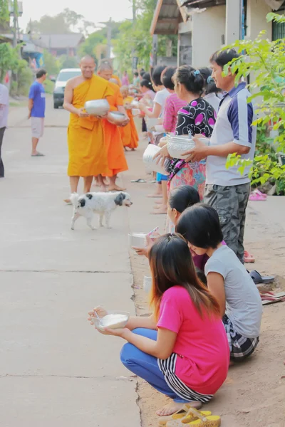 The merit to the monks — Stock Photo, Image