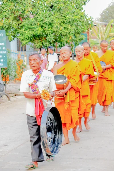 De verdienste aan de monniken — Stockfoto