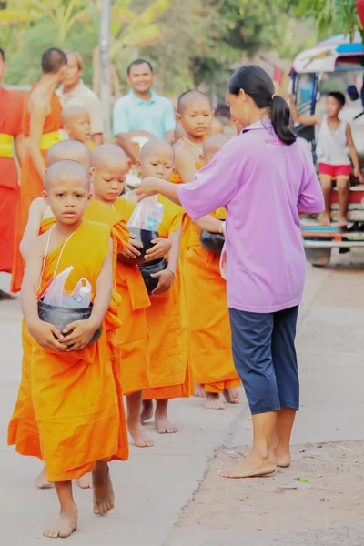 The merit to the monks — Stock Photo, Image