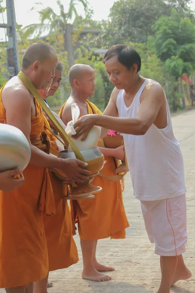 The merit to the monks — Stock Photo, Image