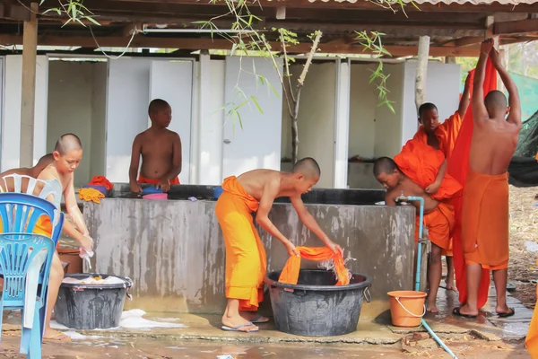 Joven monje siendo ordenado — Foto de Stock