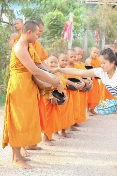 The merit to the monks — Stock Photo, Image