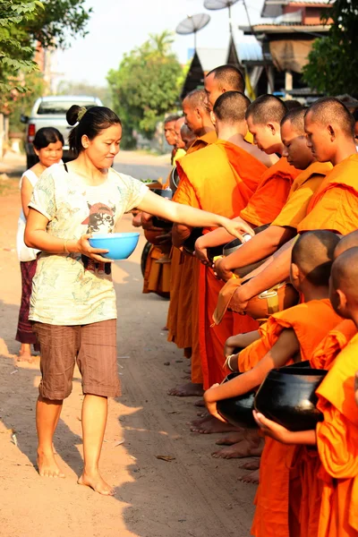 The merit to the monks — Stock Photo, Image