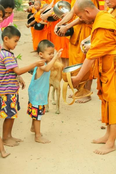 The merit to the monks — Stock Photo, Image