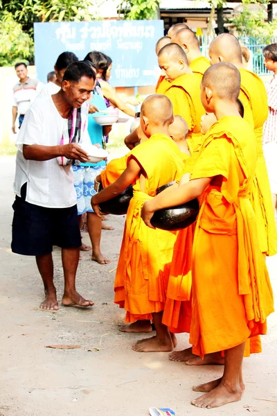 The merit to the monks — Stock Photo, Image